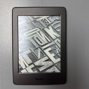Kindle Paperwhite Kindle E-reader with Charger/Adapter